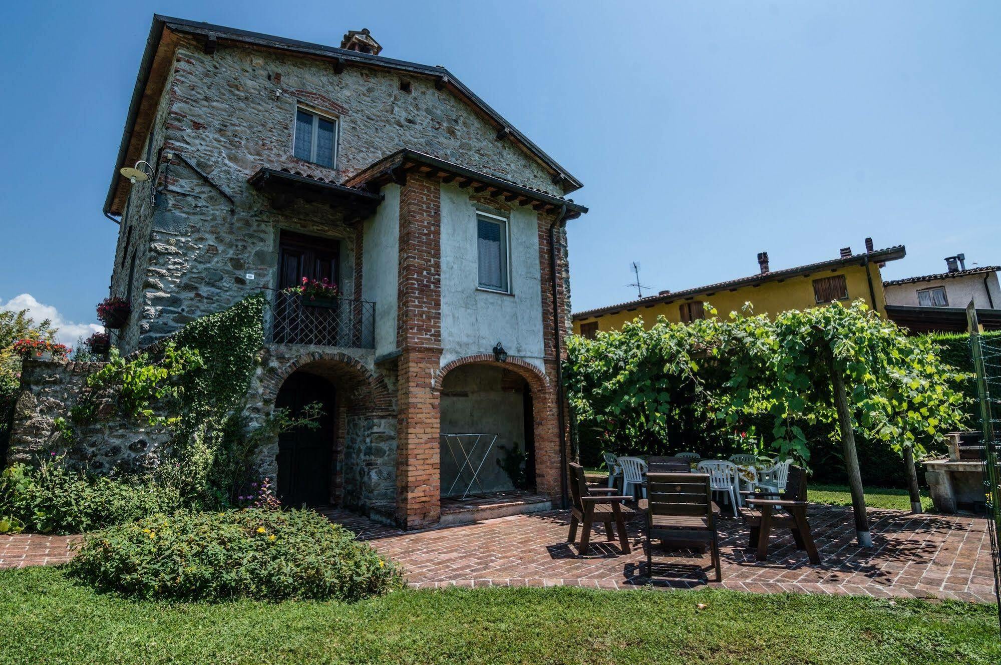 Agriturismo Chioi Barga Exteriör bild