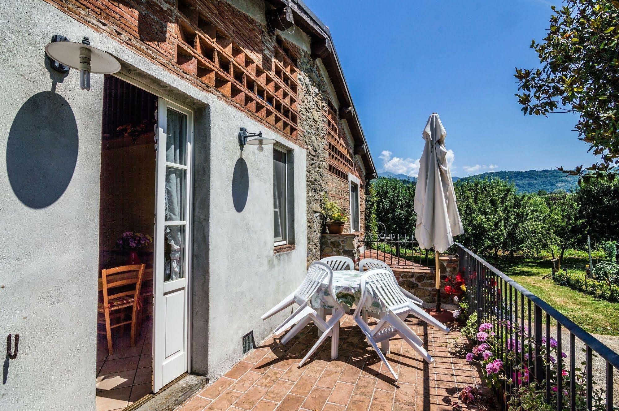 Agriturismo Chioi Barga Exteriör bild
